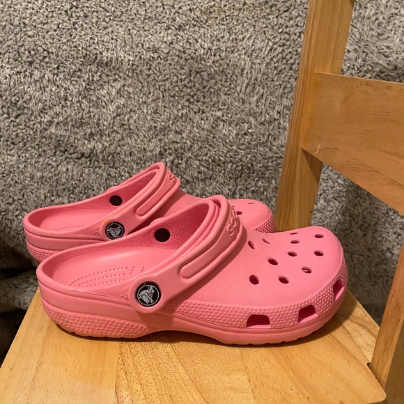pink crocs - Picture 2 of 3